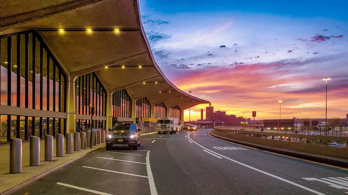 Top 3 Closest Airports to Times Square, NYC - Worldwide Chauffeur services ewr airport car service (1)