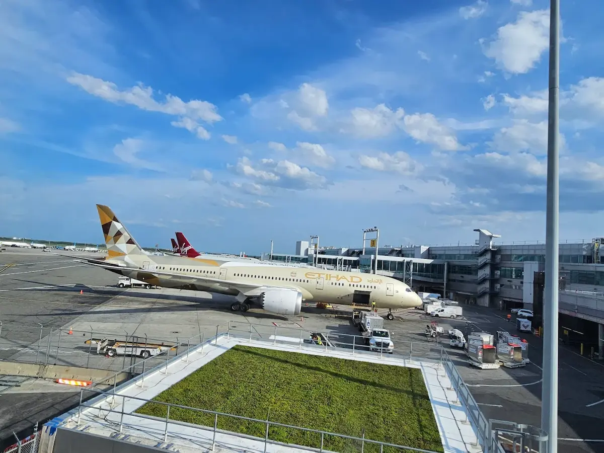 Top 3 Closest Airports to Times Square, NYC - Worldwide Chauffeur services jfk airport (1)