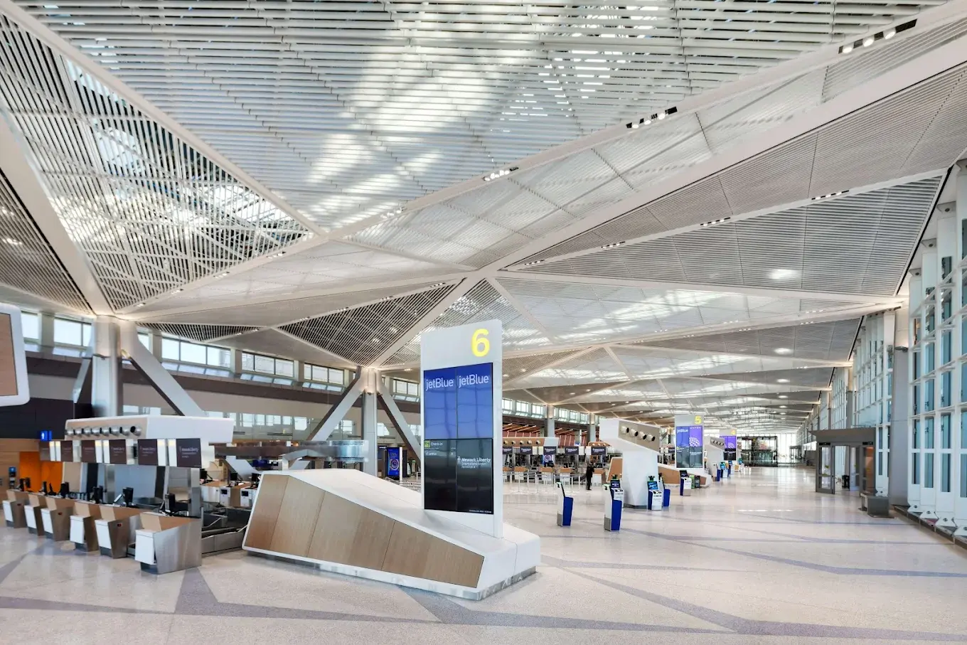 Best Airports Near White Plains, NY: HPN, LGA, JFK, EWR, TEB & SWF Compared - Worldwide Chauffeur services EWR airport inside