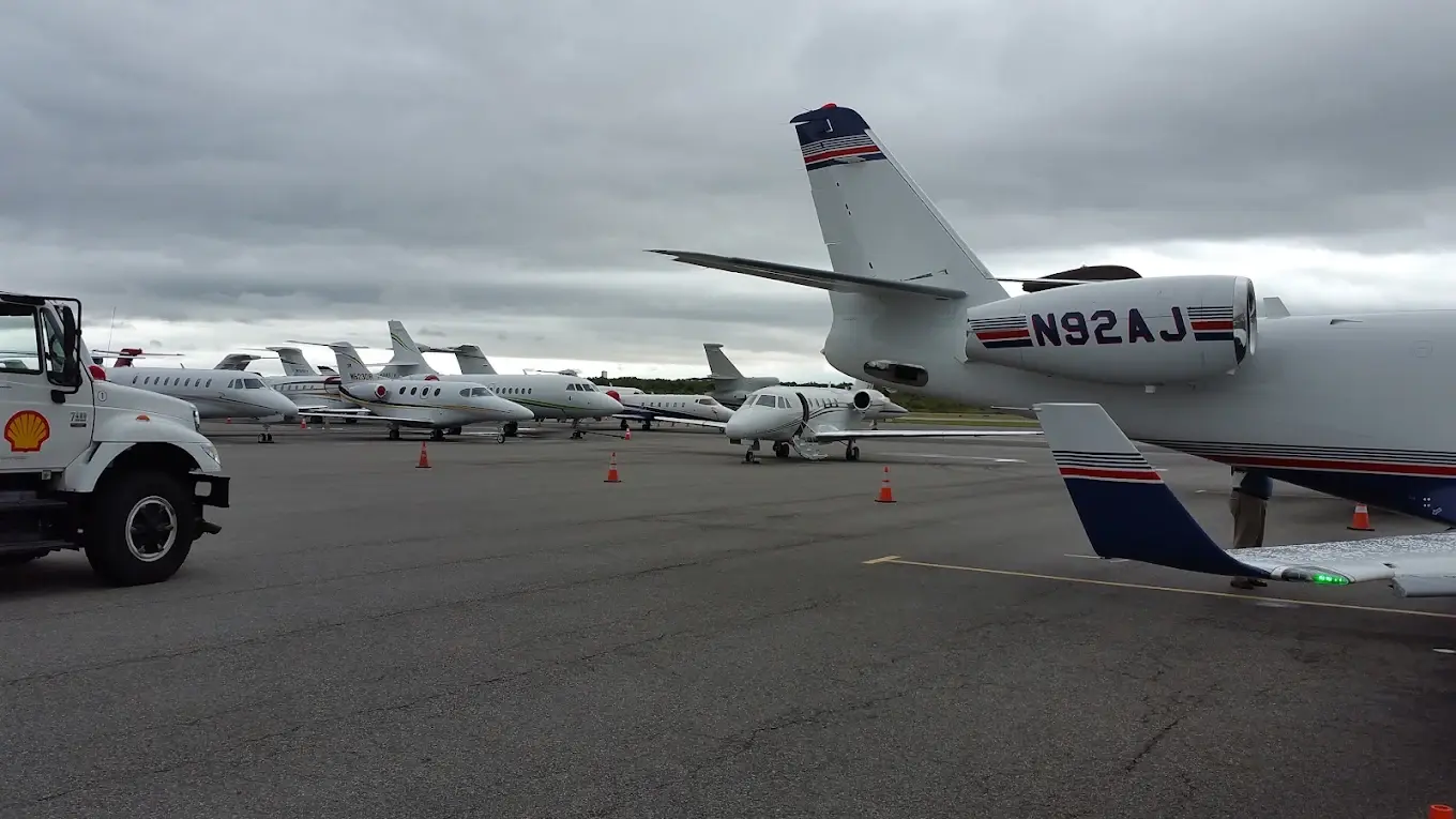 Best Airports Near White Plains, NY: HPN, LGA, JFK, EWR, TEB & SWF Compared - Worldwide Chauffeur services Teterboro Airport (TEB)